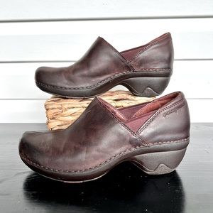 Patagonia‎ clogs in wine color